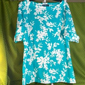 Karen Scott 1X White Flowers Aqua blouse NWOT